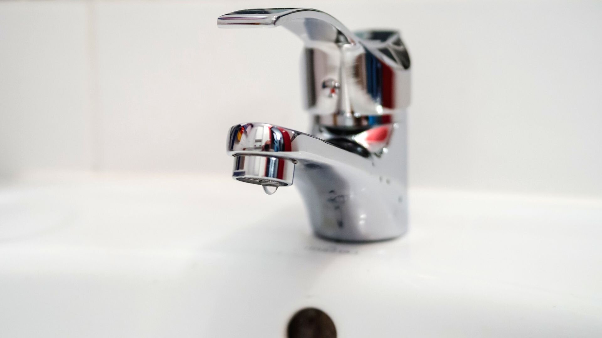 2023 03 Leaking Bathroom Tap Fitting Leaking Bathroom Tap Fitting