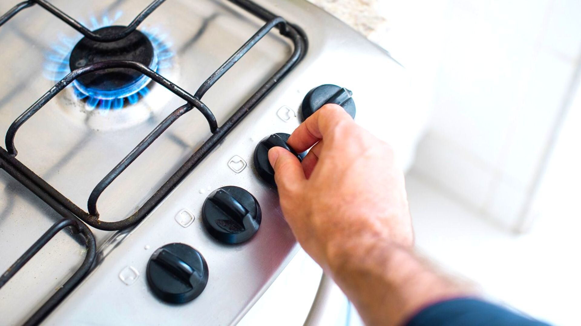 2023 03 Turning On Gas Stove Turning Gas Stove